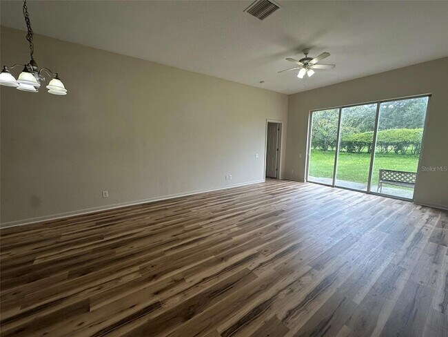 Building Photo - 14757 Wake Robin Dr
