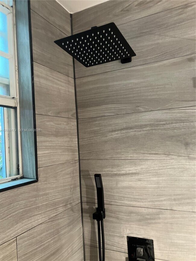 Building Photo - 536 NE 62nd St