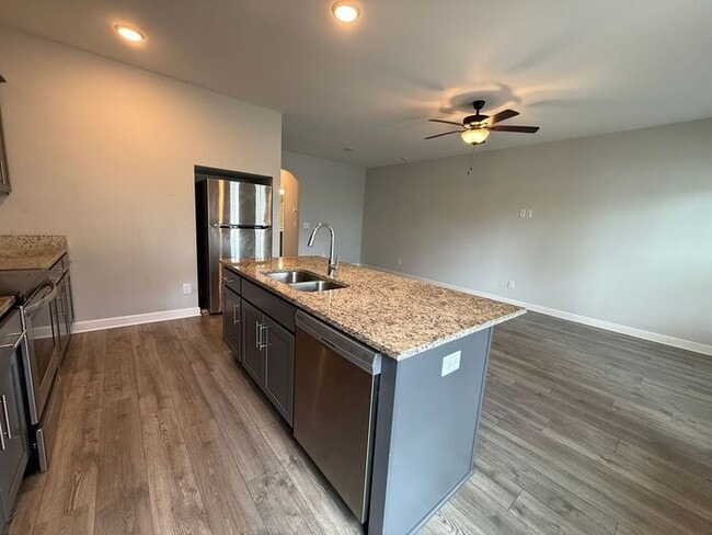 Building Photo - FOR RENT - Beautiful Townhome in Henderson...