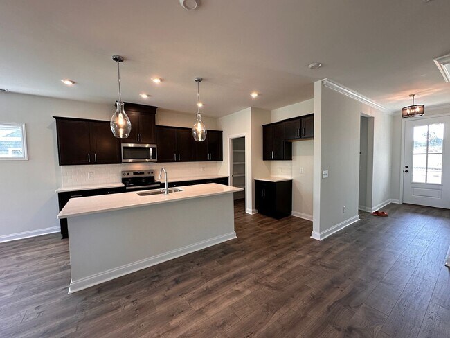 Building Photo - 2024-Built Beautiful 4-Bedroom and 3.5 Bat...