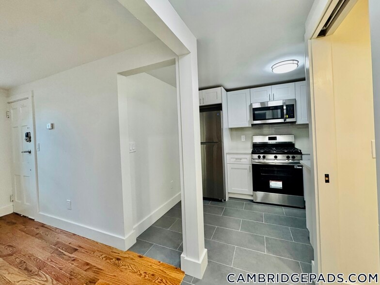 Building Photo - 38 Gibson St