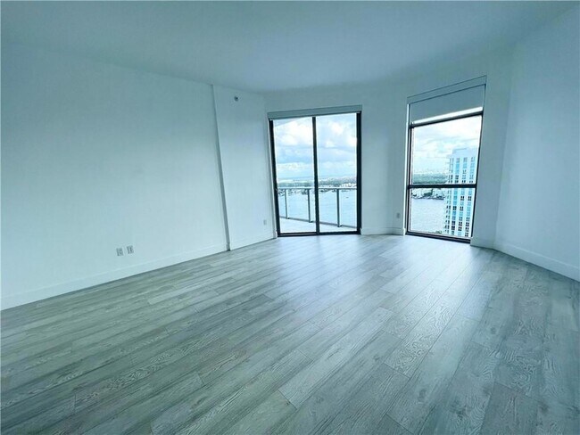 Building Photo - 17301 Biscayne Blvd