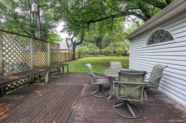 Building Photo - 537 Eastbourne Pl