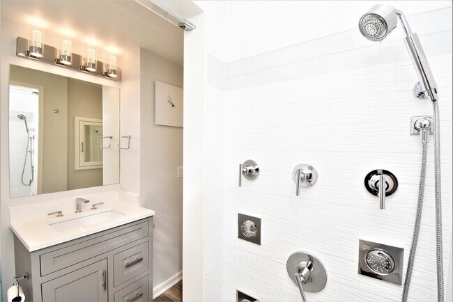 Building Photo - 191 Adams St