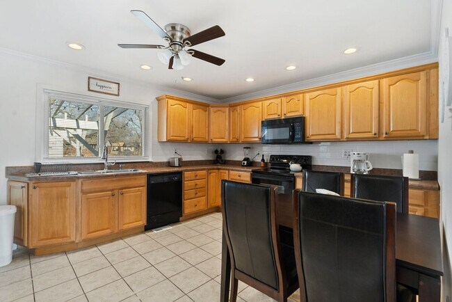 Building Photo - 2104 Foggy Bottom Dr