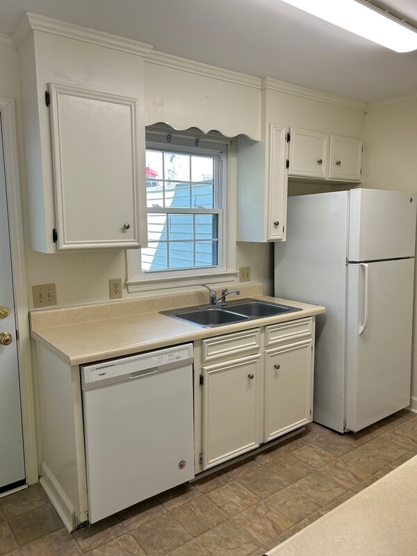 Building Photo - 107 Rainbow Cir