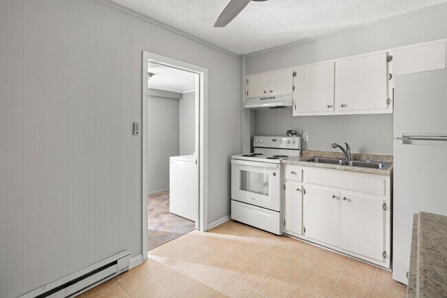 Building Photo - West Asheville Apartment - One Bedroom Plus Office