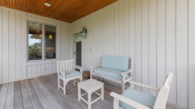 Building Photo - 321 Pioneer Loop