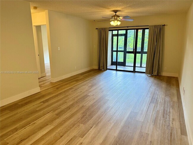 Building Photo - 3864 Carambola Cir N