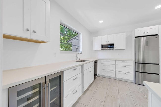 Building Photo - 246 Merrain Rd