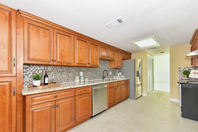 Building Photo - 15031 Kimberley Ct