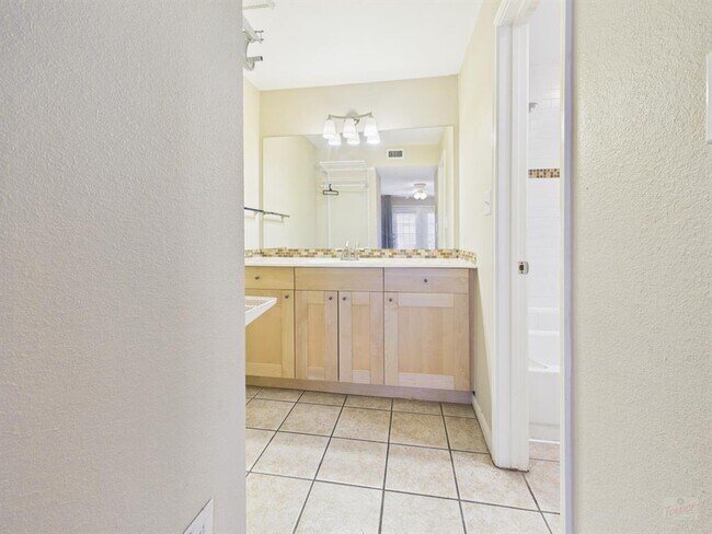 Building Photo - 7685 Northcross Dr