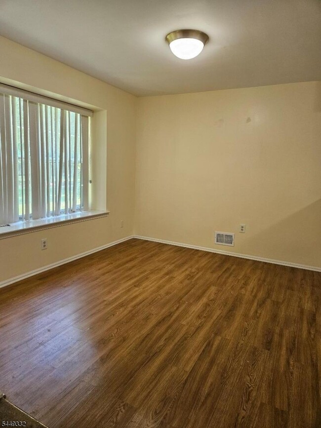 Building Photo - 271 Abbey Dr