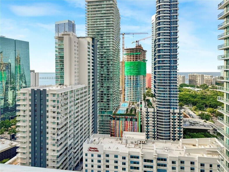 Building Photo - 1111 SW 1st Ave