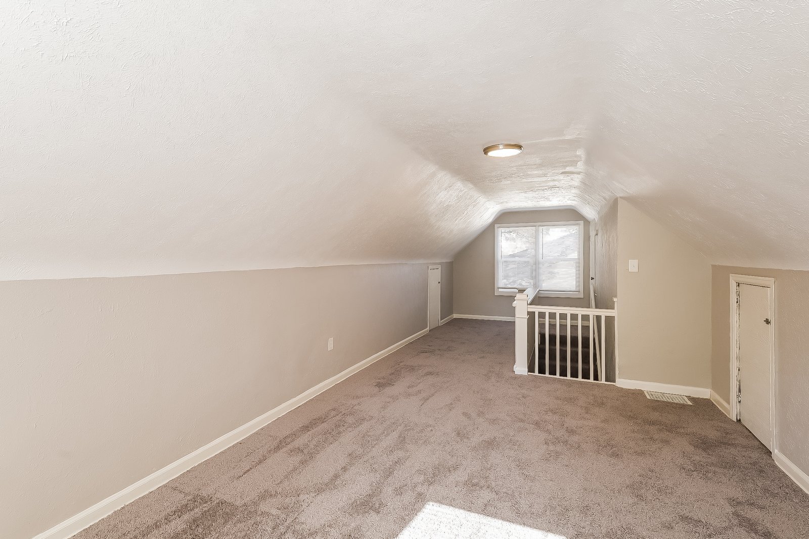 Building Photo - 3733 N Gladstone Ave