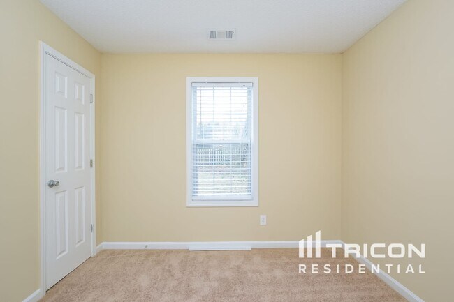 Building Photo - 8140 River Hill Commons Dr