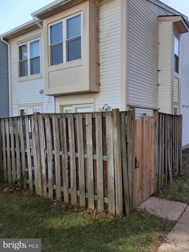 Building Photo - 13751 Avonshire Dr