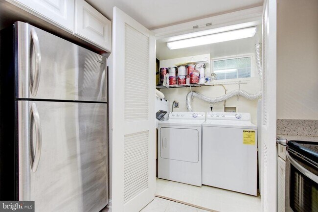 Building Photo - Palisades Gem Ready for Immediate Move-in!!