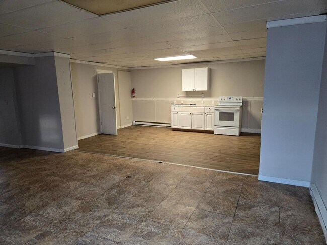 Building Photo - 300 William St