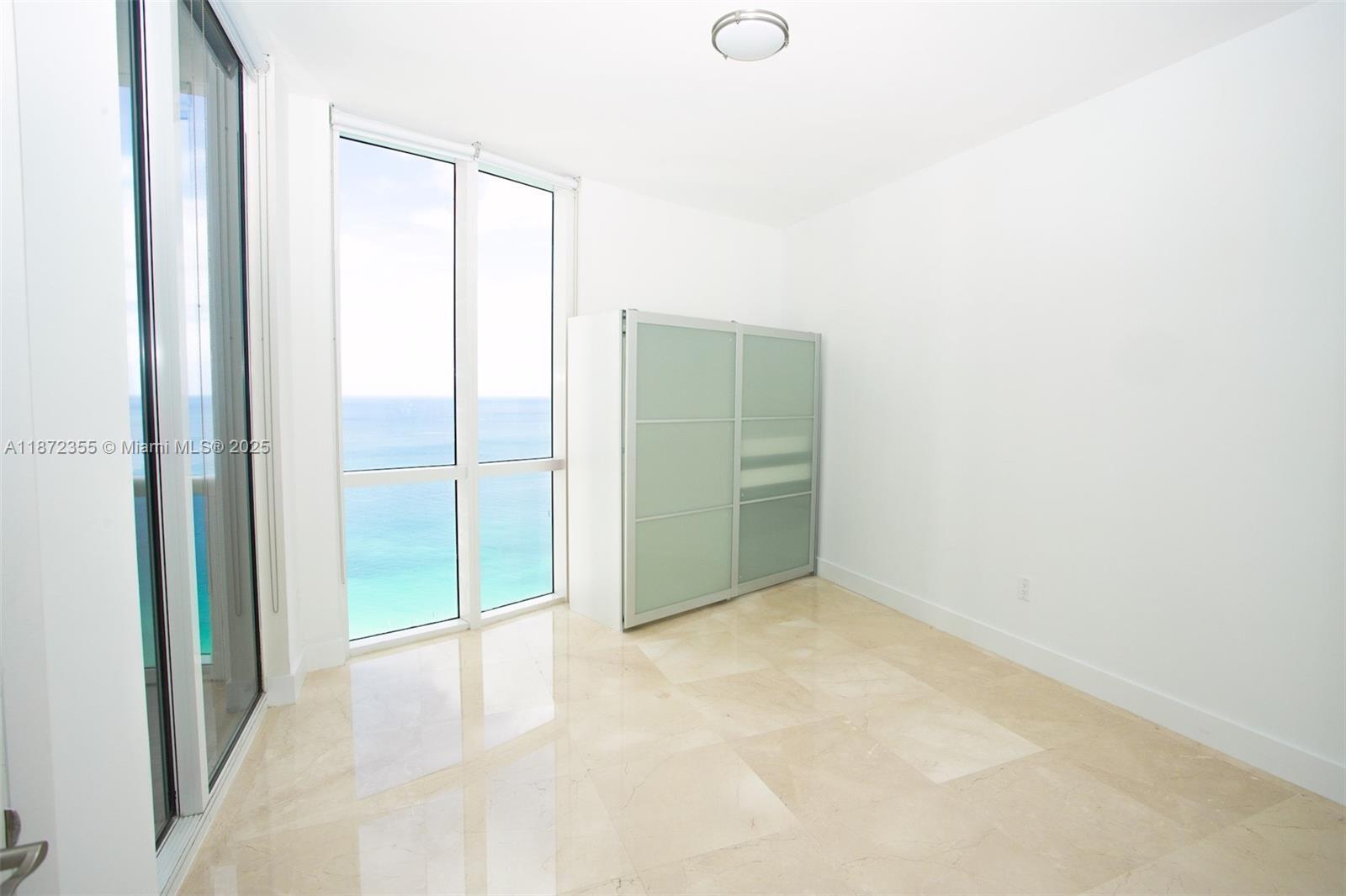 Building Photo - 15811 Collins Ave