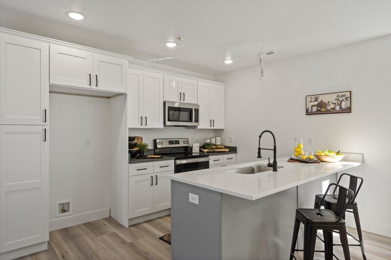 Building Photo - 815 W 100 S