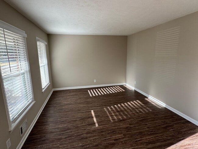 Building Photo - 437 Lockridge Ln