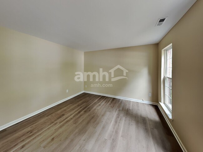 Building Photo - 169 Royalton Rd