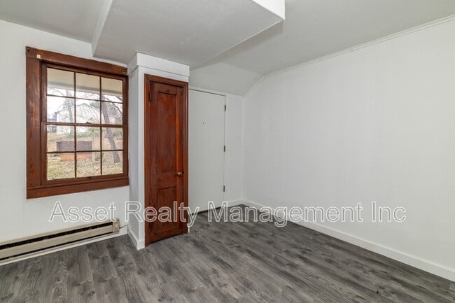 Building Photo - 5501 Lake Shore Dr