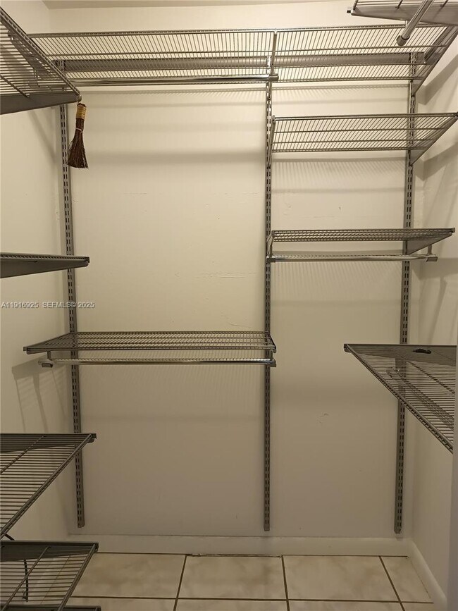 Building Photo - 1818 Fillmore St