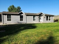 Building Photo - Spacious 3 Bed, 2 Bath Home with Shop & Stunning River Views – Clemans Addition
