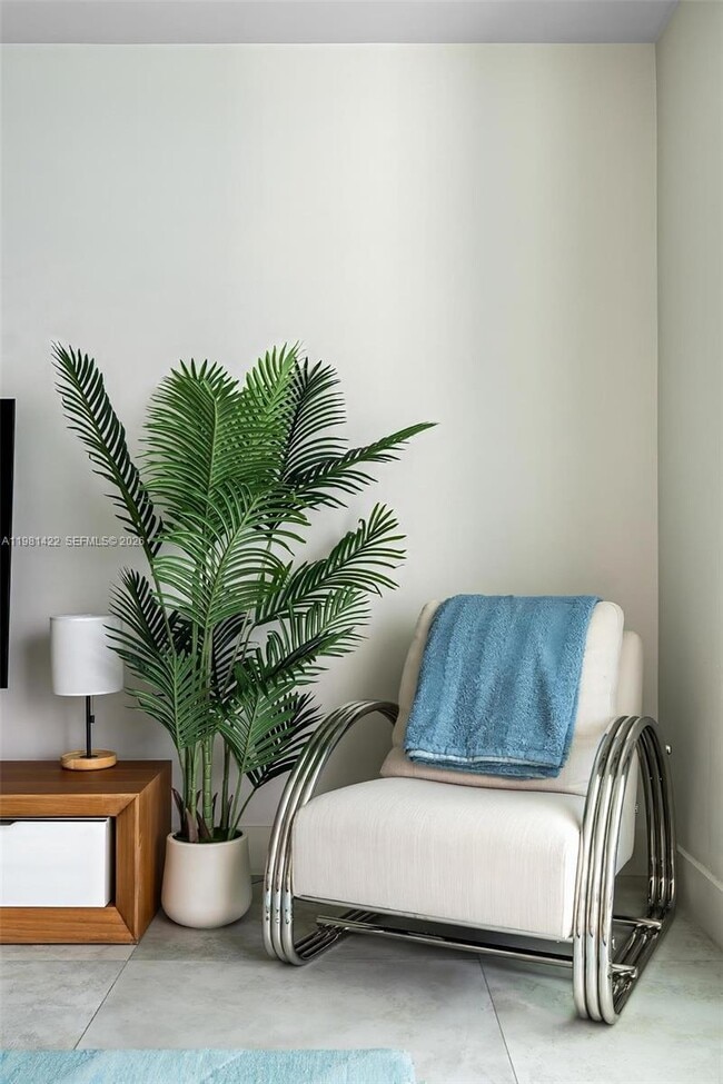 Building Photo - 1000 West Ave