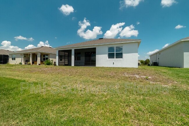 Building Photo - 5928 Silver Palm Blvd