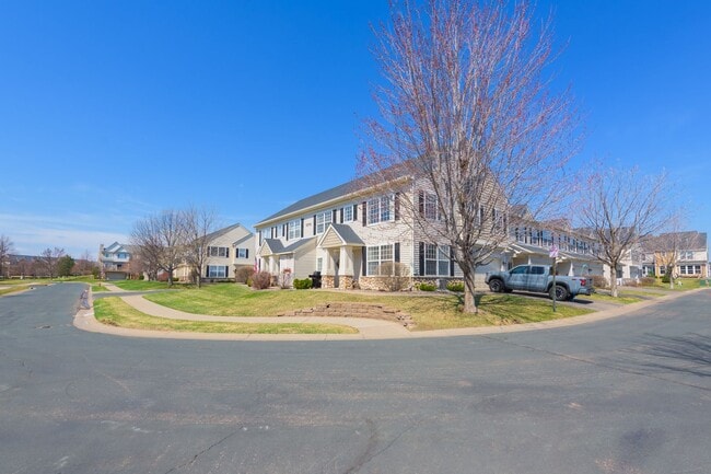 Building Photo - Awesome 2 bed townhouse in plymouth!