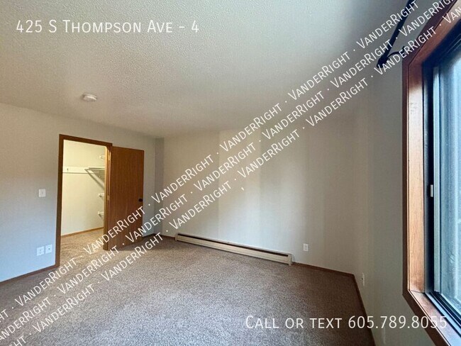 Building Photo - 425 S Thompson Ave