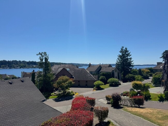 Building Photo - 4bd/4ba Kirkland House