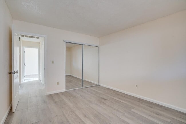 Building Photo - 2524 Pemberton Ct
