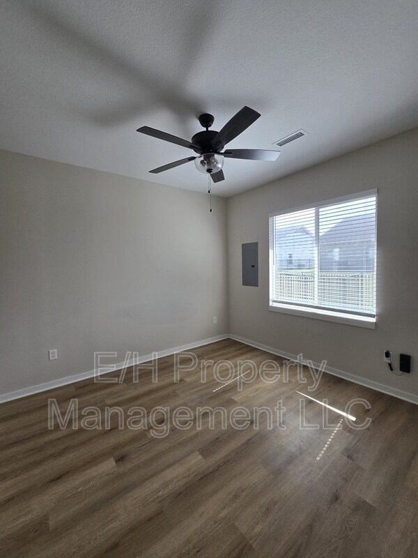 Building Photo - 12195 Fennec St