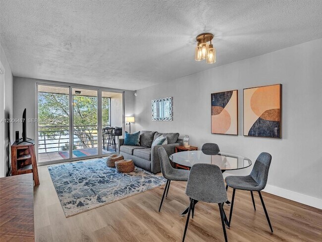 Building Photo - 9340 Lagoon Pl