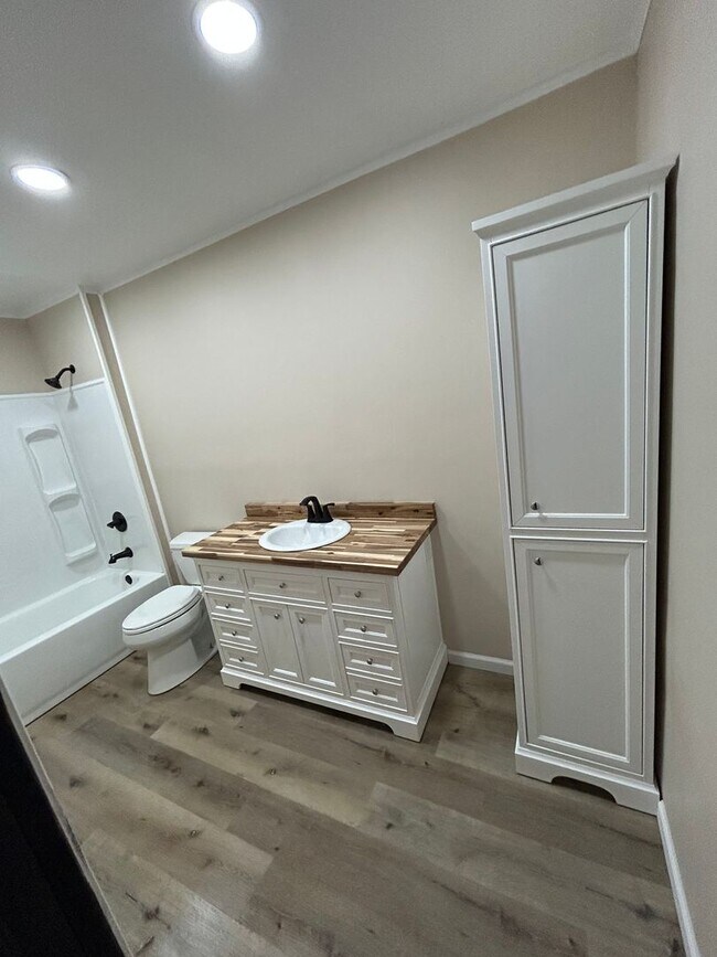 Building Photo - 316-318 W. Adams St.