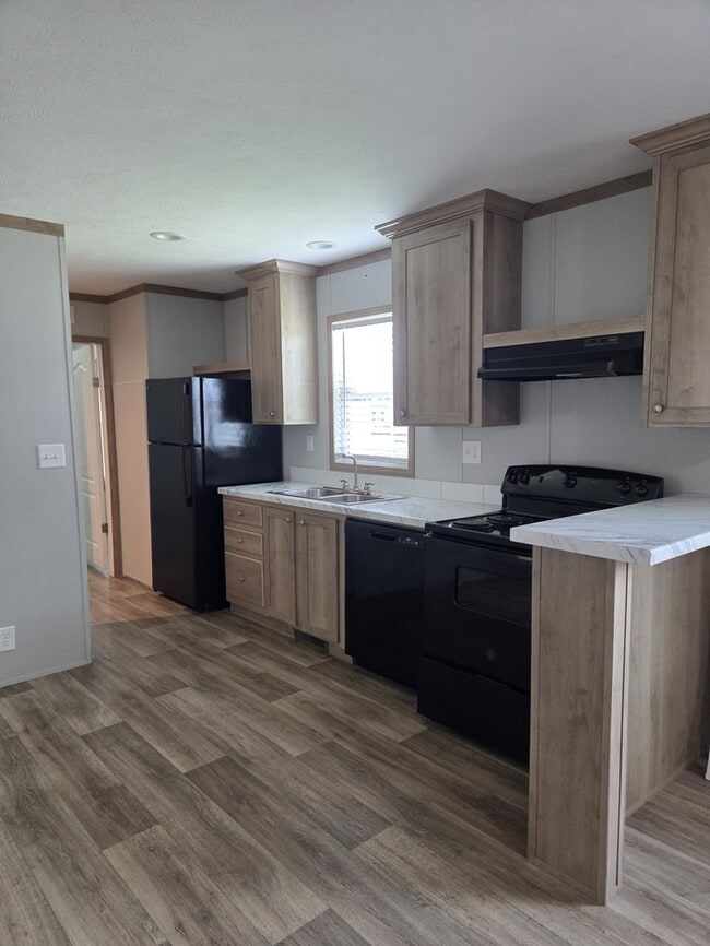 Building Photo - Lovely 3 Bedroom/2 Bath Single Wide in Madison