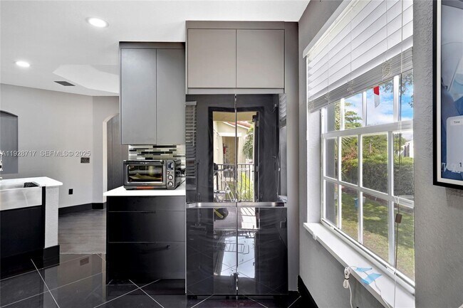 Building Photo - 1010 Belmont Pl