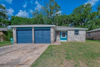 Building Photo - 8623 Valley Forest Dr