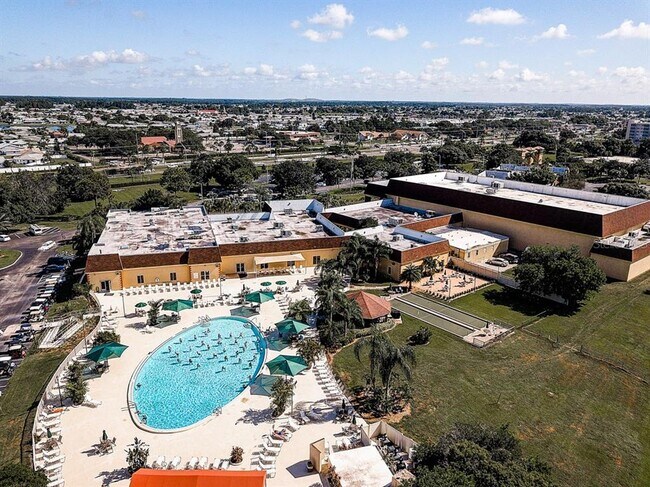 Building Photo - 1415 Langley Dr