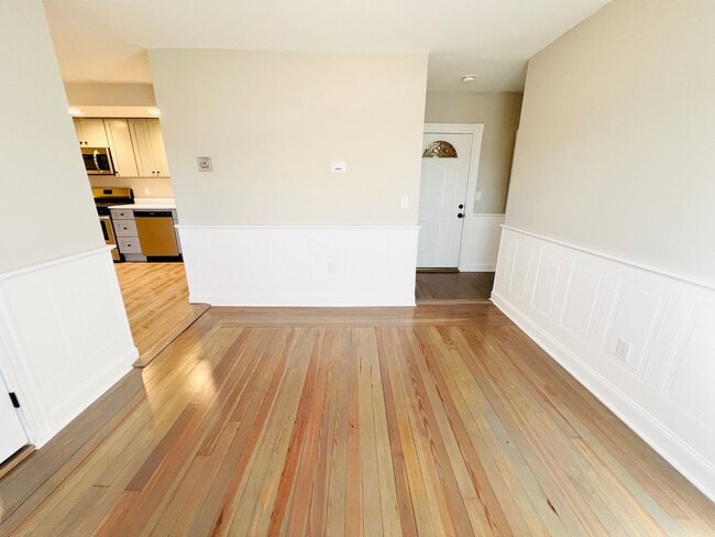 Building Photo - NEWLY RENOVATED 3 BEDROOM PENTHOUSE CONDO ...