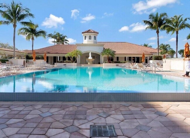 Building Photo - 20000 E Country Club Dr