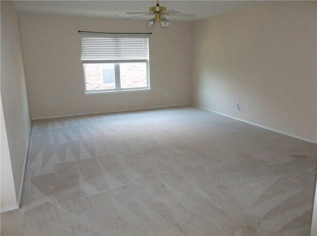 Building Photo - 2820 Deer Ridge Dr
