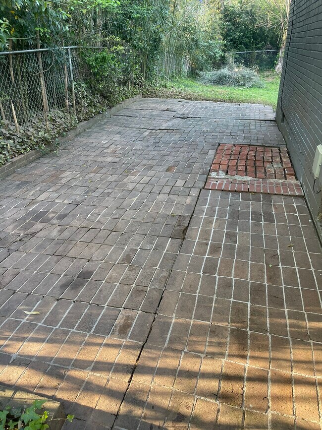 Building Photo - 3494 Maryvale Dr