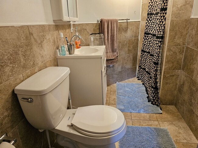 Building Photo - 4 bedroom House Close to U of M! Leasing f...