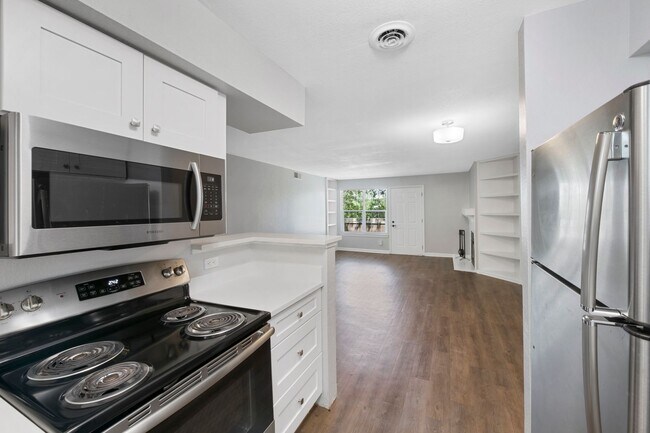 Building Photo - Beautiful 2 Bed 2 Bath Townhouse in Otero Ridge