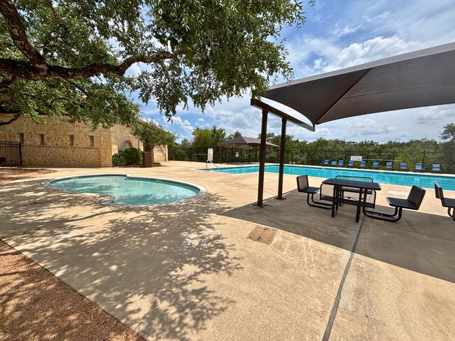 Building Photo - 56 Medici